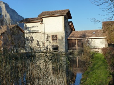 Vue arrière du moulin et de la serve (2013)